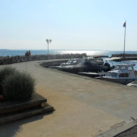 Im Erdgeschoss Mit Panorama-blick By Interhome ディクロ