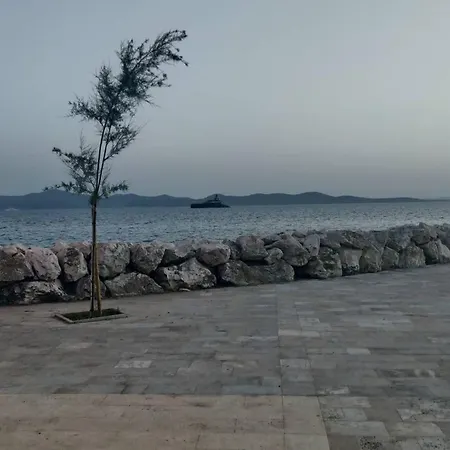 Im Erdgeschoss Mit Panorama-blick By Interhome * ディクロ