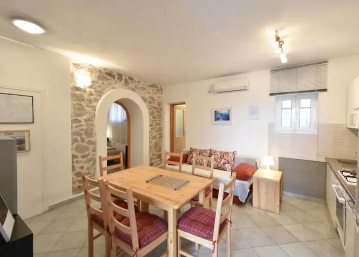 Im Erdgeschoss Mit Panorama-blick By Interhome