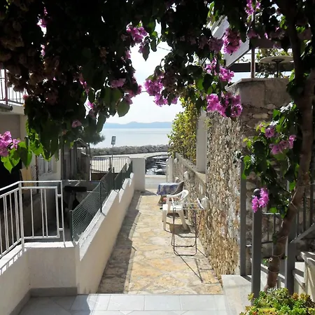 Im Erdgeschoss Mit Panorama-blick By Interhome