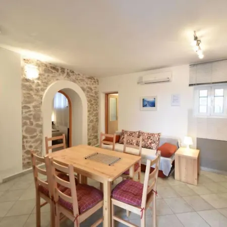 Im Erdgeschoss Mit Panorama-blick By Interhome