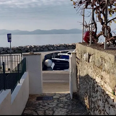 Im Erdgeschoss Mit Panorama-blick By Interhome דירה