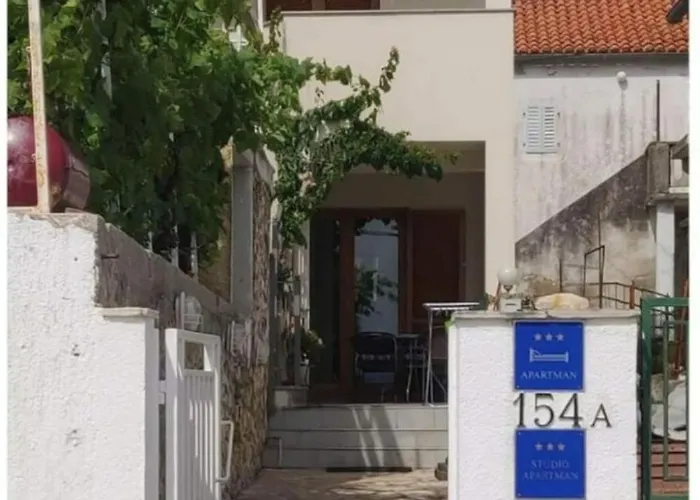 Apartman Im Erdgeschoss Mit Panorama-blick By Interhome Diklo